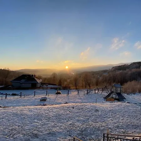 Na Skale Z Widokiem Na Panorame Karkonoszy *