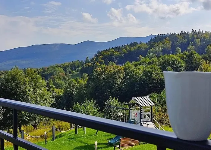 Na Skale Z Widokiem Na Panorame Karkonoszy Шале