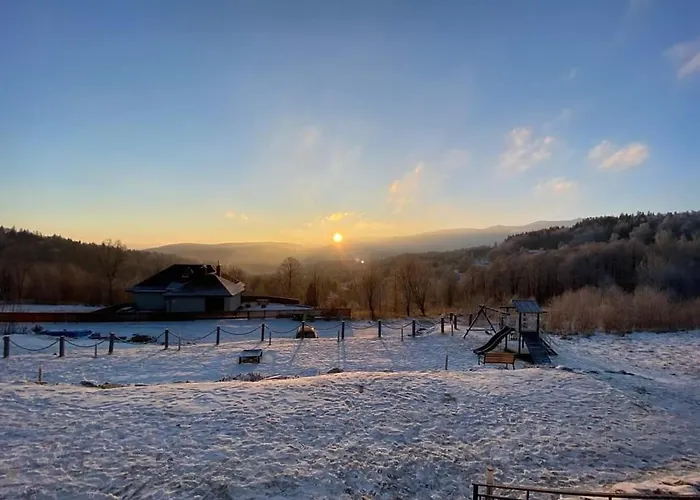 Na Skale Z Widokiem Na Panorame Karkonoszy *