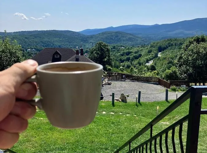 Na Skale Z Widokiem Na Panorame Karkonoszy *