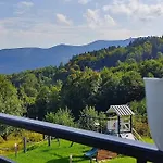 Na Skale Z Widokiem Na Panorame Karkonoszy Alpstuga