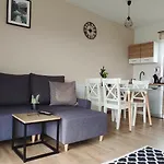 Na Skale Z Widokiem Na Panorame Karkonoszy 木屋