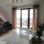 Na Skale Z Widokiem Na Panorame Karkonoszy Alpstuga