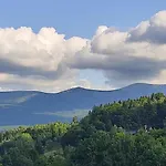 Na Skale Z Widokiem Na Panorame Karkonoszy