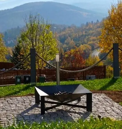 Na Skale Z Widokiem Na Panorame Karkonoszy شكلارسكا بوريبا